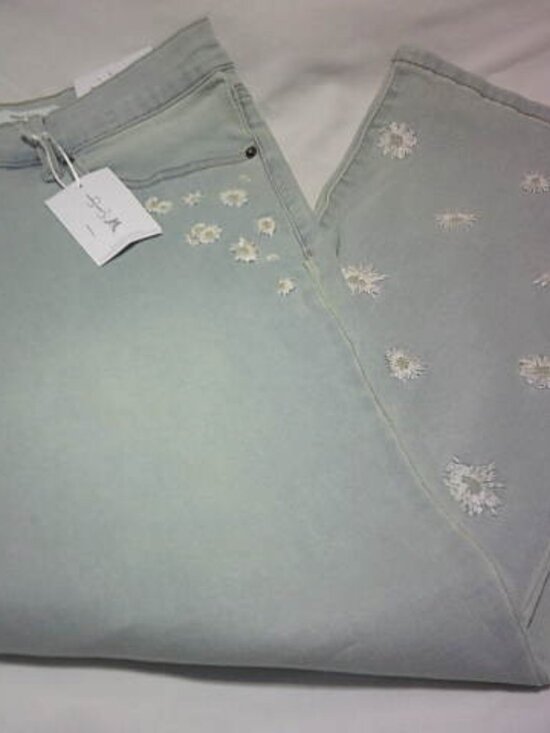 JESSICA SIMPSON Denim - NEW JESSICA SIMPSON LIGHT WASH JEANS SIZE 16w PLUS ANKLE FLARE DAISY DESIGN 👩